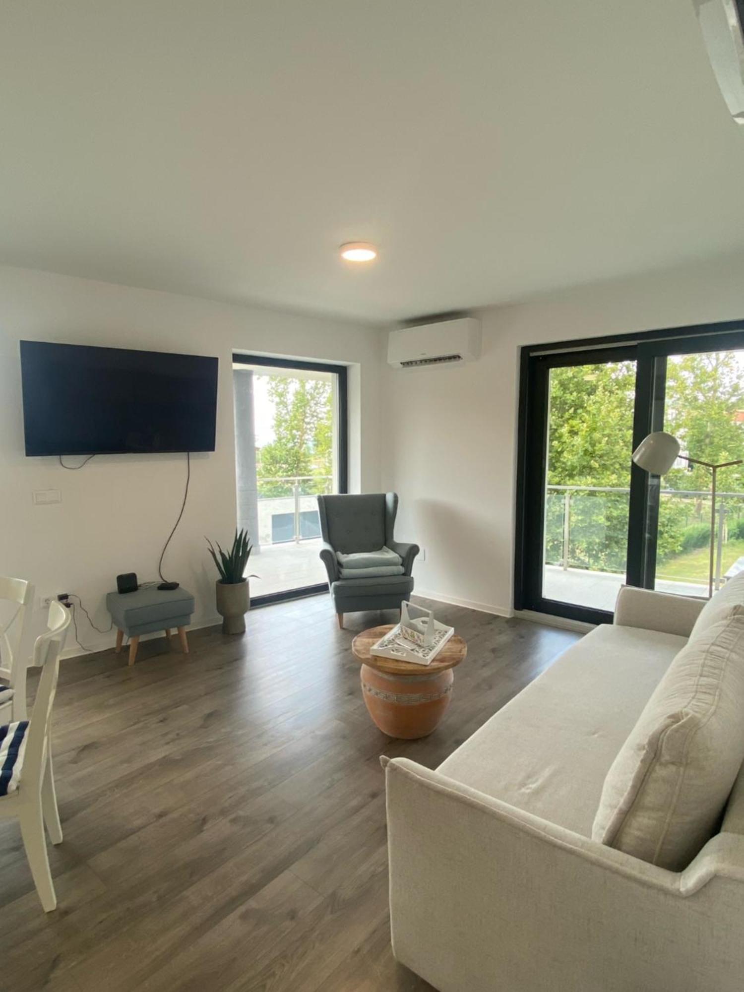 Casa Romana Apartmanok Siofok By Bltn Buitenkant foto